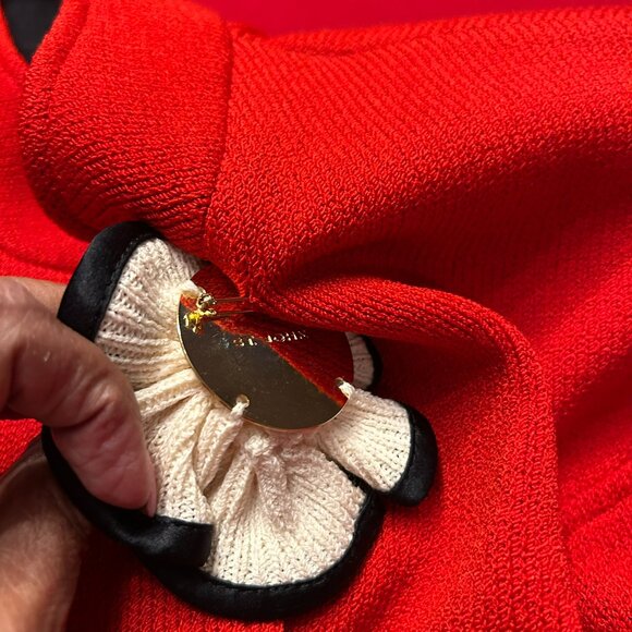 St. John Red Santana Knit Set w/ Signature Flower Brooch - Jacket 10 + Pants 8 - Picture 7 of 7